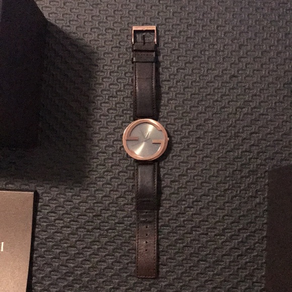 Gucci watch like new - Picture 2 of 4